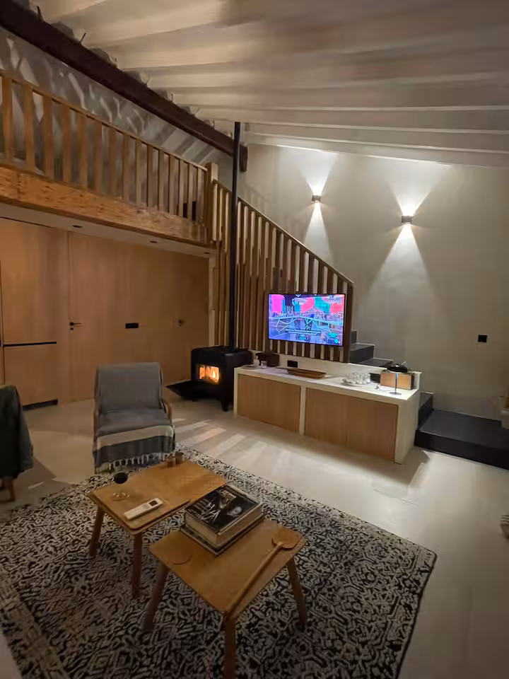 Televisón y Chimenea